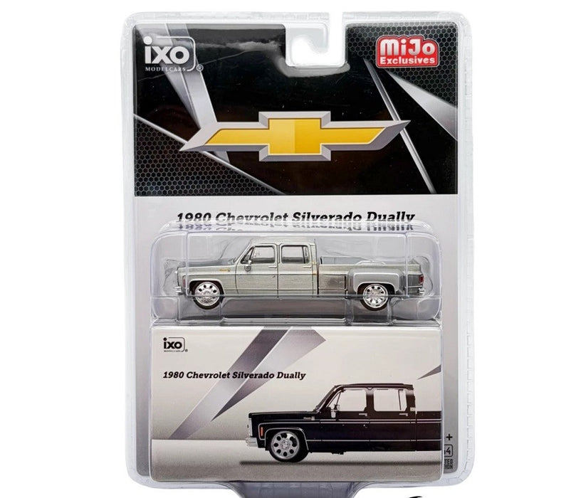 1979 Chevrolet Scottsdale C20 Crew Cab - Dually Lowered - Black - IXO Models - 1:64 - IAPR1013GR