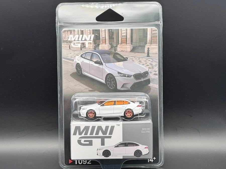CHASE CAR BMW M5 - Blanc alpin - Mini GT - 1:64 - MGT01092GR Passion Diecast