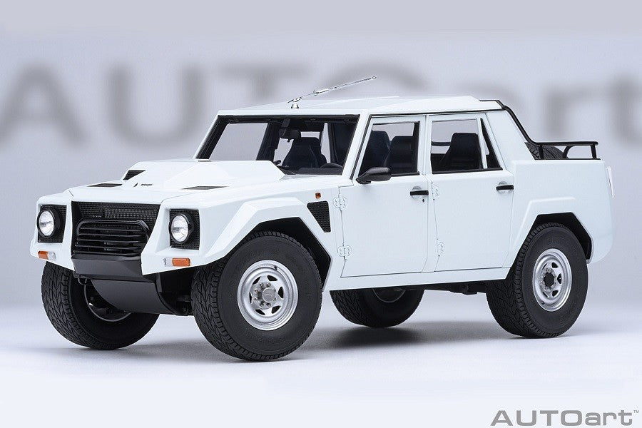 Lamborghini LM002 (Bianco Polo Park) - Autoart 1/18 - 74549 - Passion Diecast 