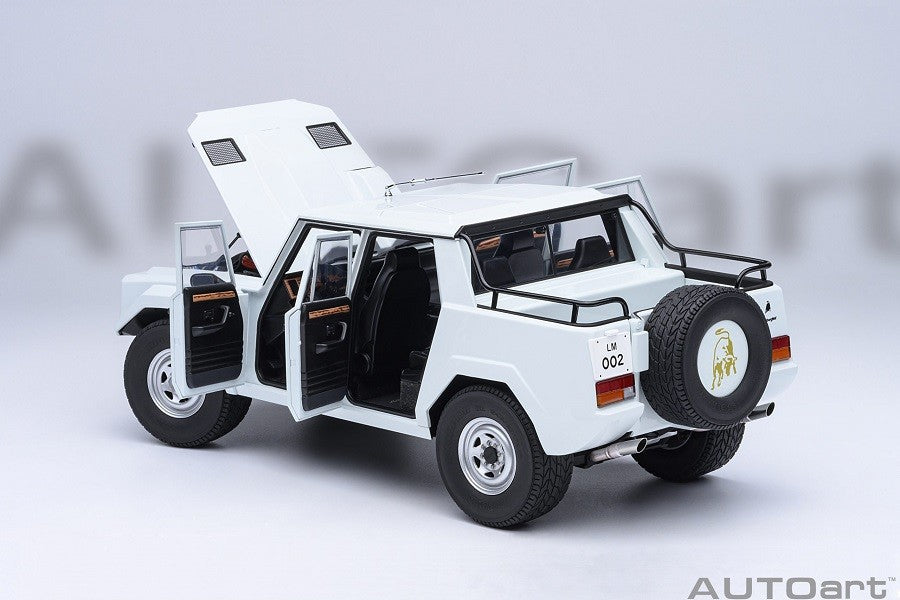 Lamborghini LM002 (Bianco Polo Park) - Autoart 1/18 - 74549 - Passion Diecast 