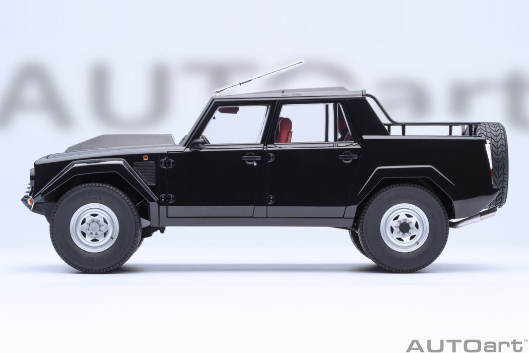 Lamborghini LM002 (Nero Tenebre) - Autoart 1/18 - 74550 - Passion Diecast 