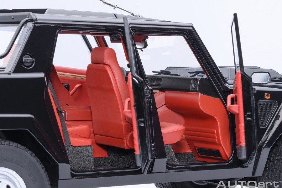 Lamborghini LM002 (Nero Tenebre) - Autoart 1/18 - 74550 - Passion Diecast 