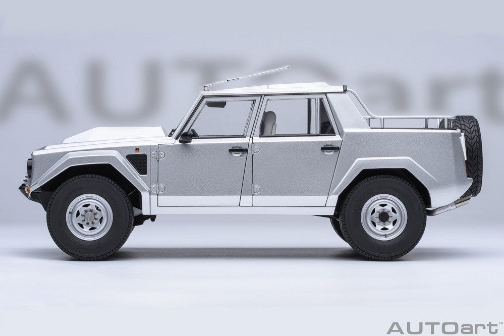 Lamborghini LM002 (Argento) - Autoart 1/18 - 74553 - Passion Diecast 