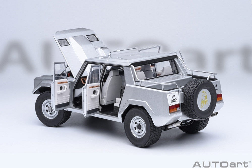 Lamborghini LM002 (Argento) - Autoart 1/18 - 74553 - Passion Diecast 