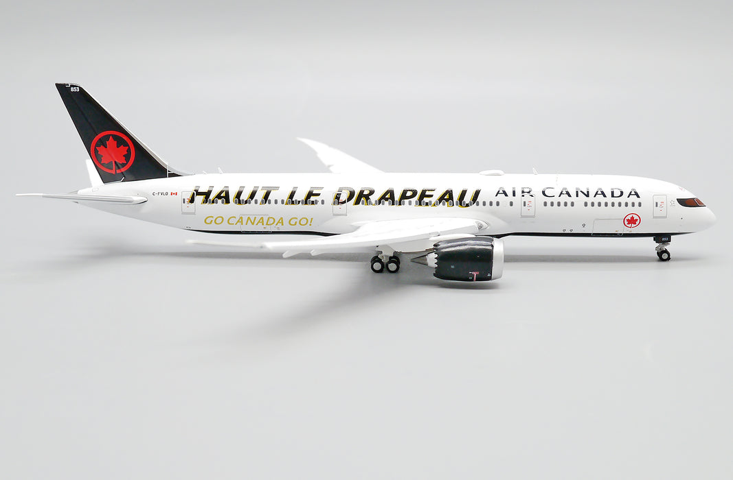 Air Canada Boeing 787-9 C-FVLQ Go Canada Go volets abaissés JC Wings 1:400 — profil HAUT LE DRAPEAU