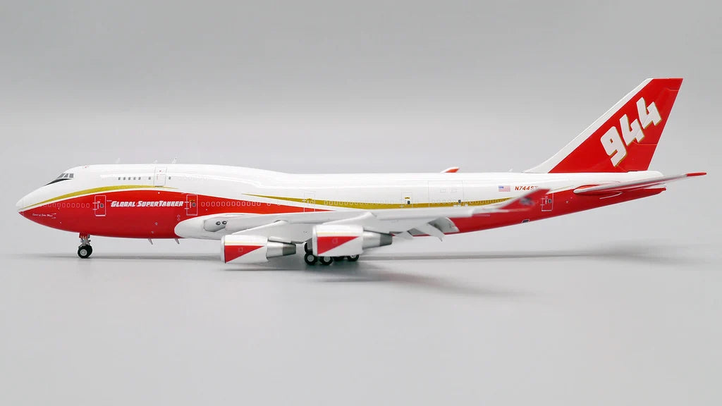 Global SuperTanker Boeing 747-400BCF N744ST 944 volets abaissés JC Wings 1:400 — profil gauche
