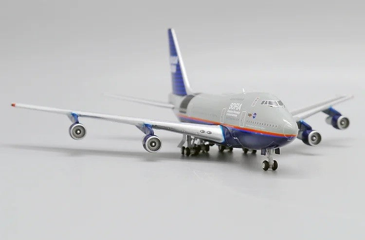 SOFIA NASA DARA Boeing 747SP N145UA JC Wings 1:400 — vue avant