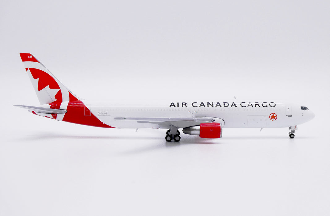 Air Canada Cargo Boeing 767-300ER(BDSF) C-GDUZ JC Wings 1:400 — profil droit