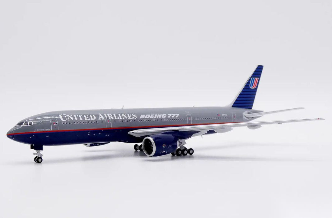 United Airlines Boeing 777-200 N777UA Battleship JC Wings 1:400 — vue avant trois-quarts